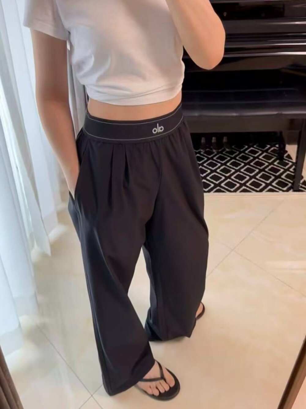 NWT ALO Yoga Suit Up pants Black Regular 30 inches😉Women's Size XS - Picture 8 of 9